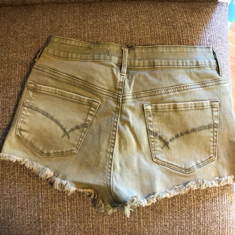 Shorts - Picture 3 of 3
